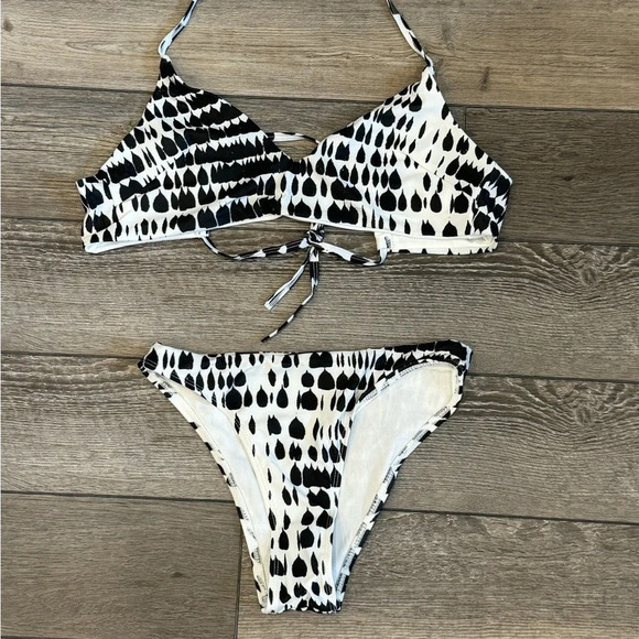 NWT Fabonics Women White Black Leopard Print Two Piece Swim Bikini Set Size M - Picture 2 of 7